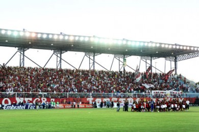 Jogo no Moarcyzão é interrompido por tiroteio ao redor do estádio, Macaé