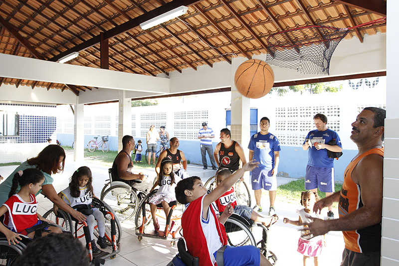 Campo De Jogos Isométrico Do Basquetebol Deficientes Motores Que