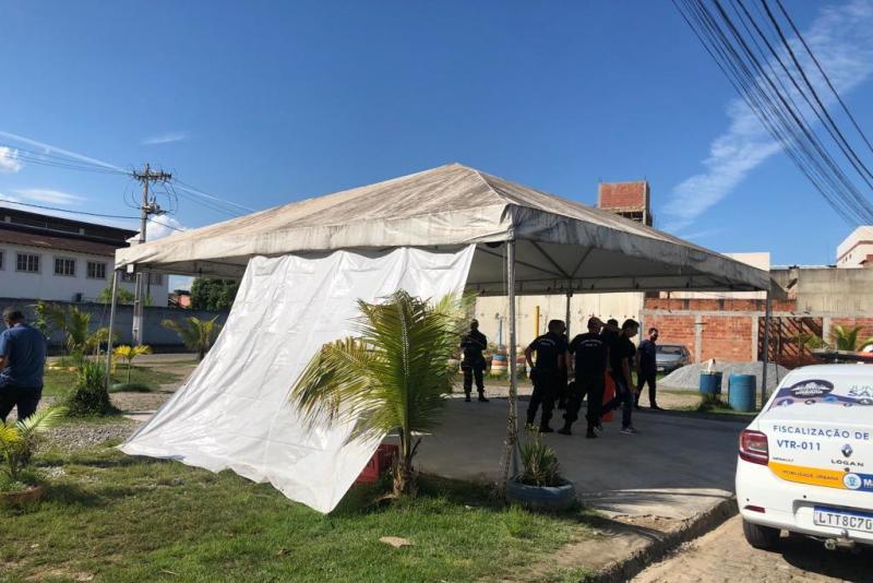 Estabelecimento montou uma tenda em via pública, sem autorização