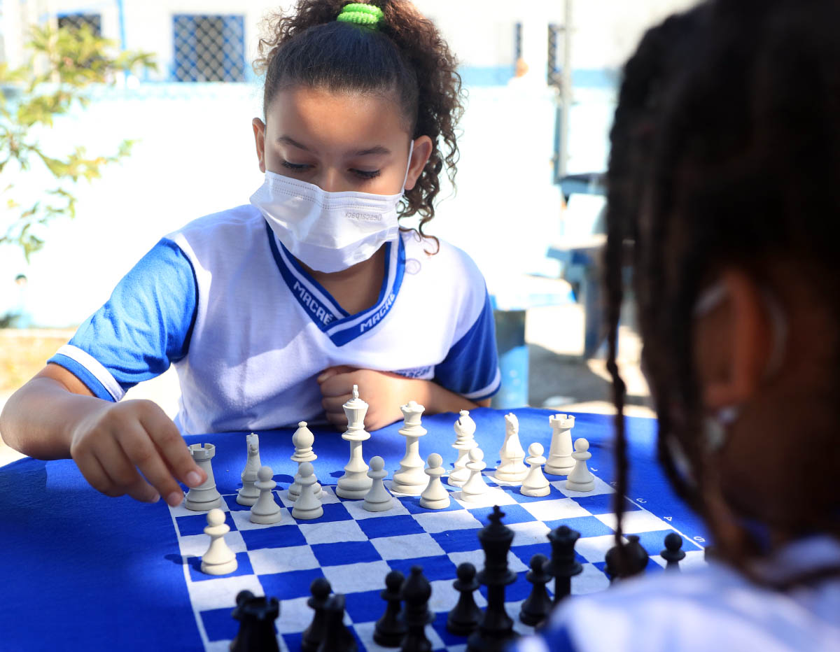 Projeto piloto leva o jogo de xadrez até as escolas municipais de Nova  Iguaçu