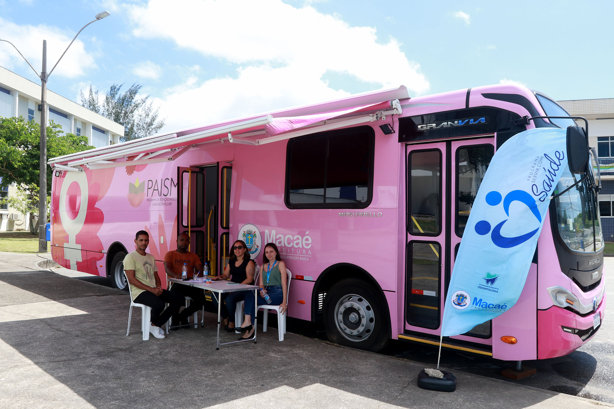 Servir com Saúde: ônibus leva atendimento a servidoras na Cidade Universitária