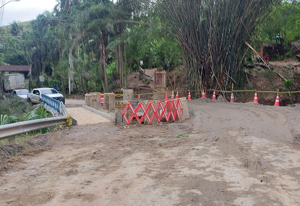 Ponte do Frade recebe asfalto nesta terça