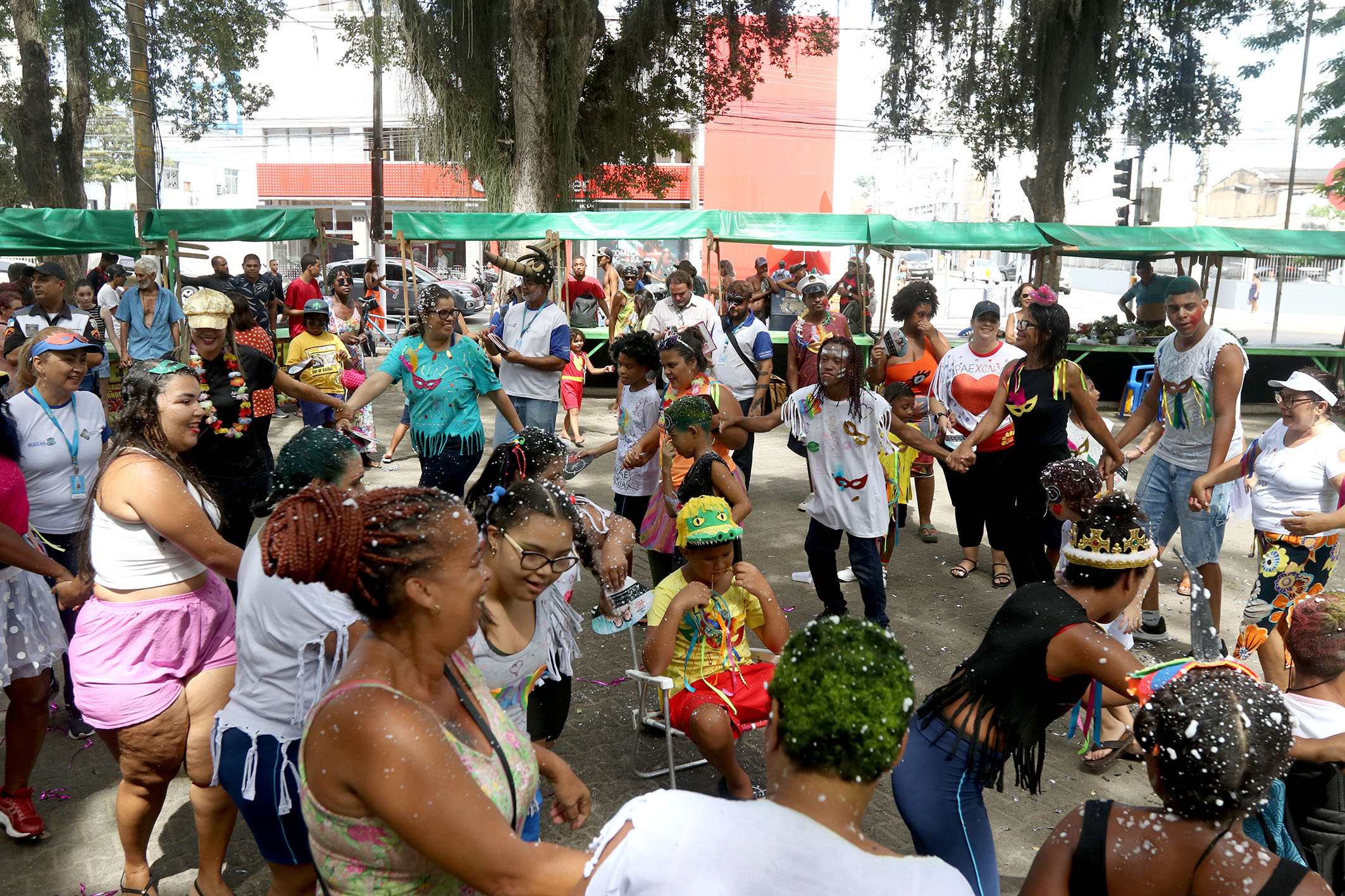 Saúde Mental realiza Carnaval da inclusão com bloco na praça