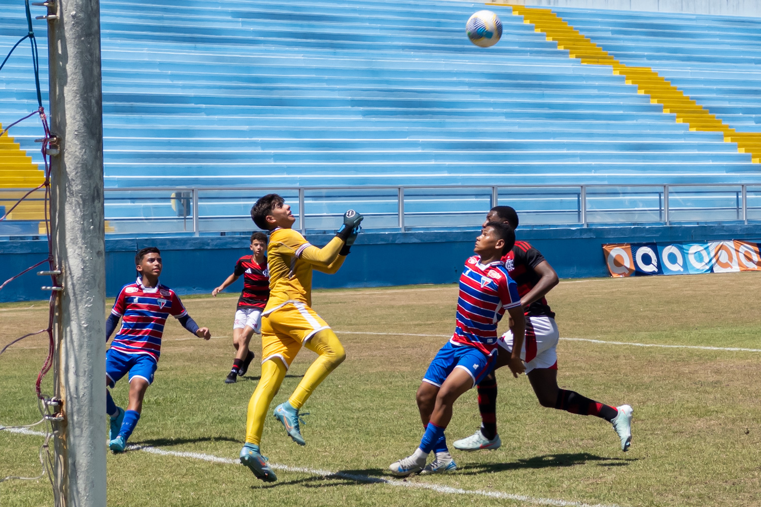 Jogos eliminatórios movimentam a Brasil Soccer Cup em Macaé