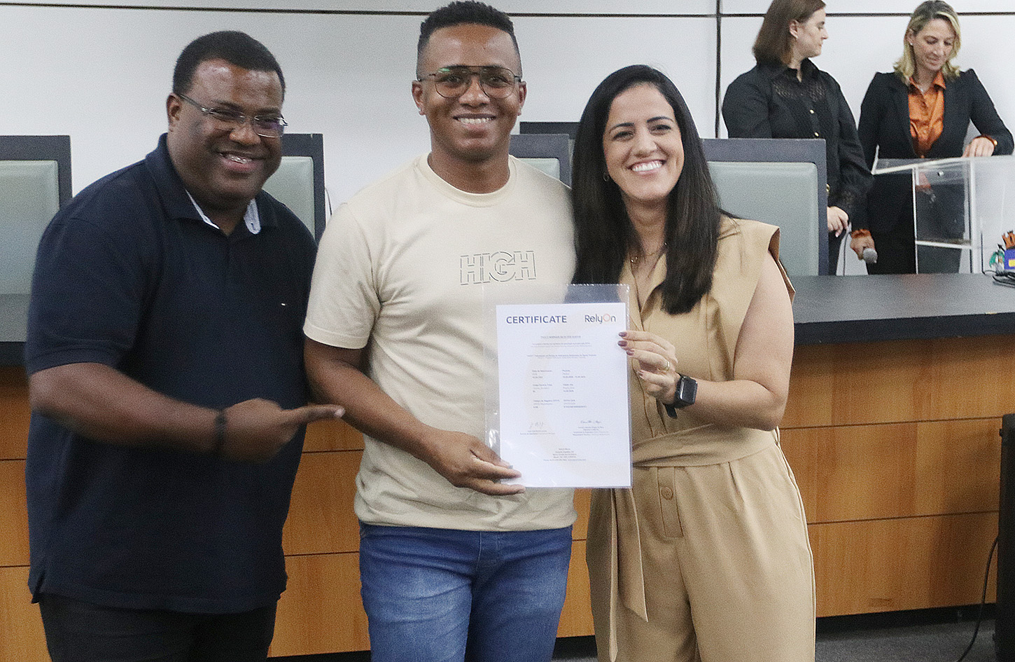 Alunos do curso T-HUET recebem certificados no Paço Municipal