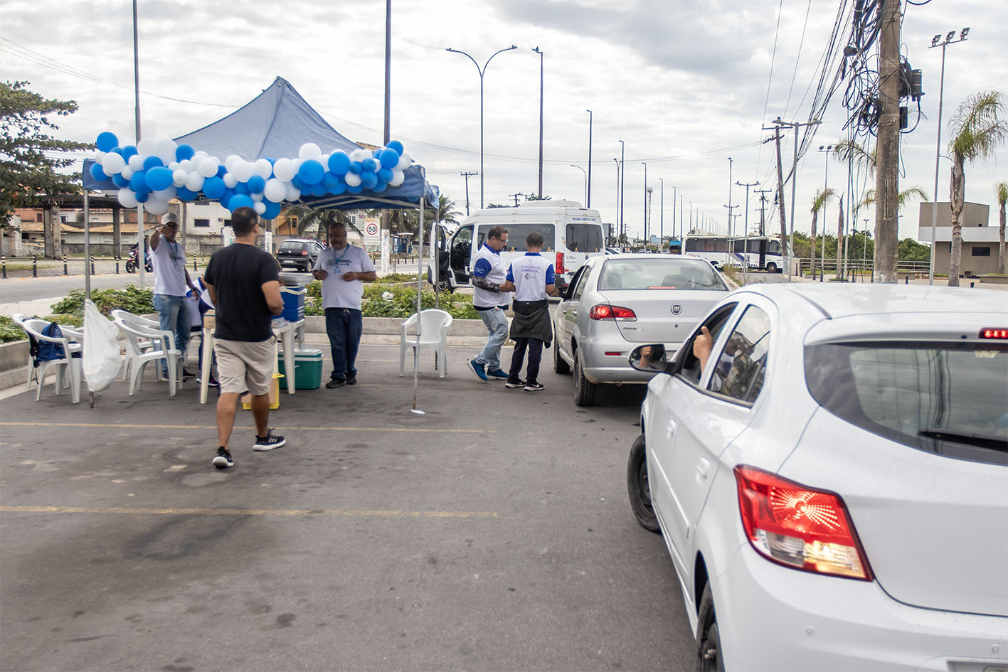 Vacinação antirrábica drive-thru movimentou a área do Bar do Coco