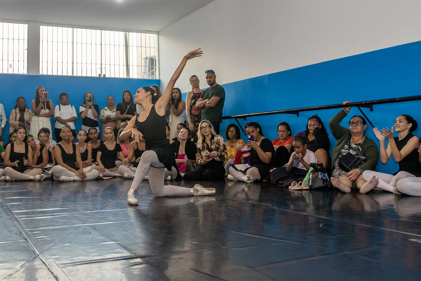 Cerimônia da Sapatilha: bailarinas da Escola Municipal de Dança participam de transição