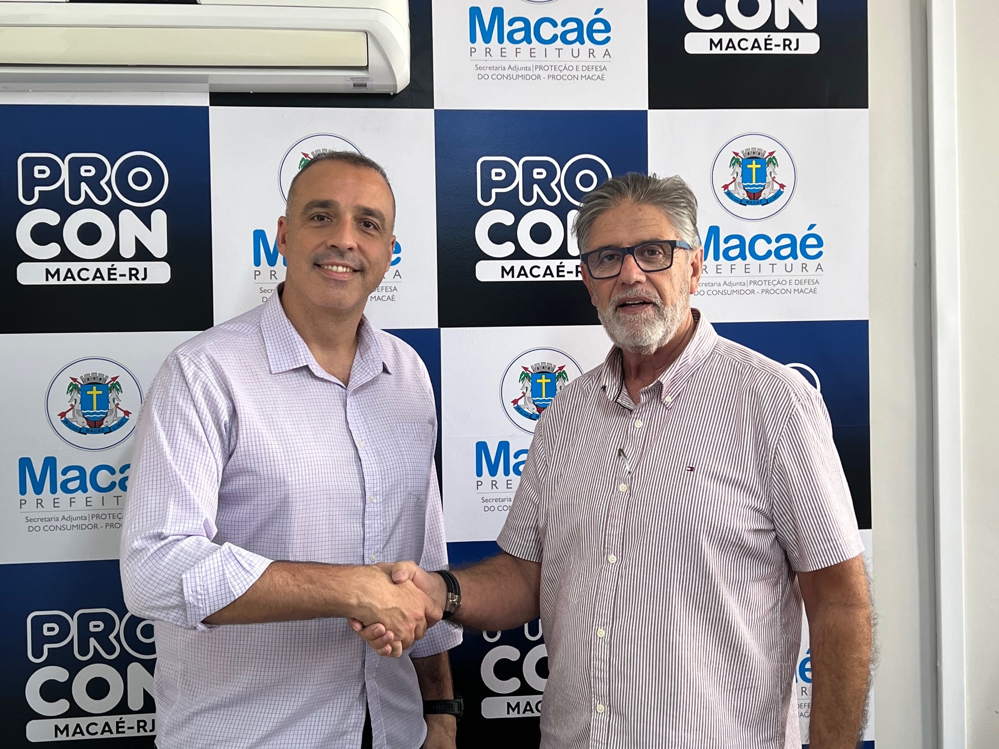 Procon firma parceria com CDL Macaé