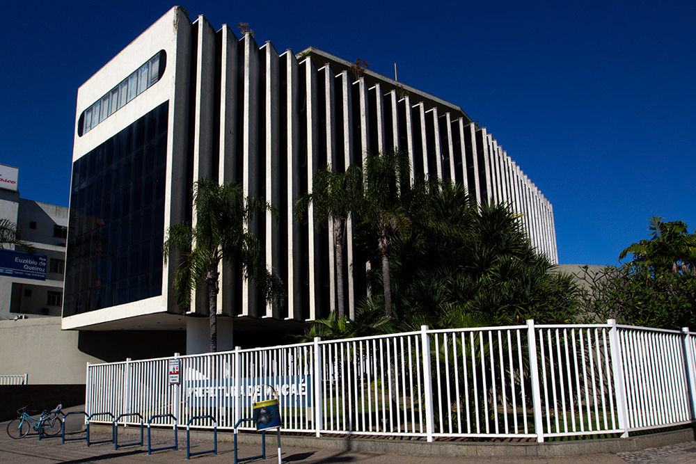 Prefeitura corrige defasagens e promove recomposição salarial para quase dois mil servidores