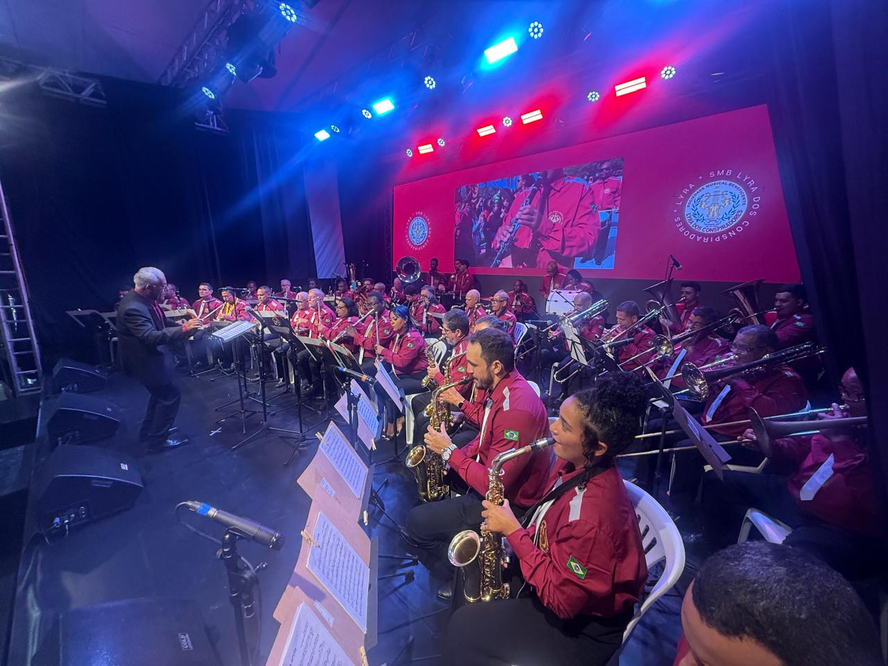 Lyra dos Conspiradores emociona público na Vila do Papai Noel no sábado