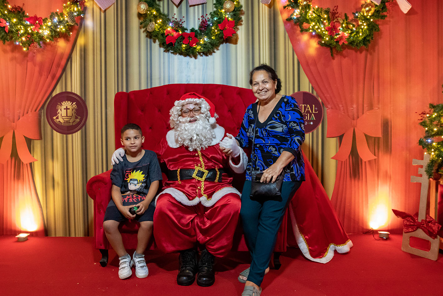Casinha Itinerante do Papai Noel leva encanto natalino a bairros e distritos do município