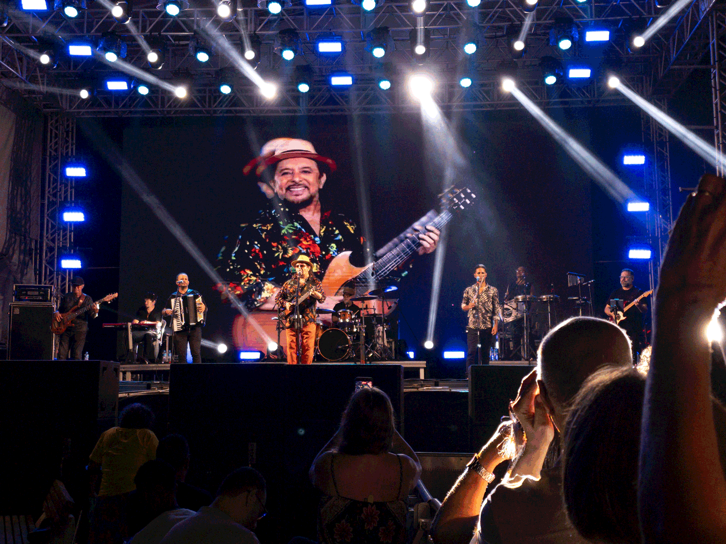 Geraldo Azevedo emociona público em noite dedicada ao melhor da música nos Cavaleiros