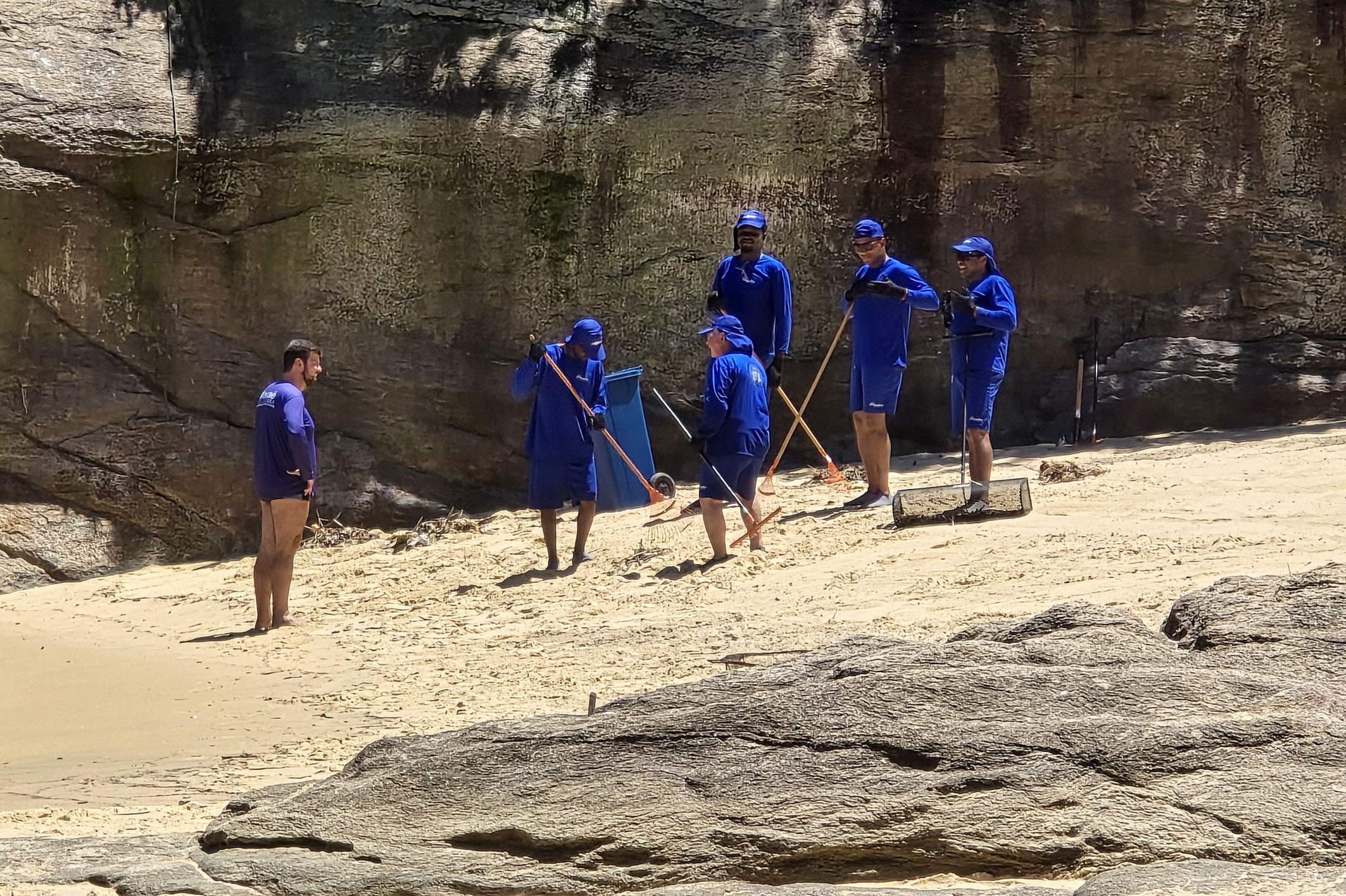 Ilha do Francês recebe mutirão de limpeza de verão e pré-carnaval