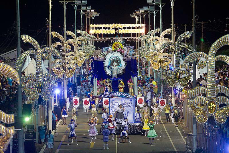 Desfiles de Escolas de Samba e Bois Pintadinhos na Cidade do Samba