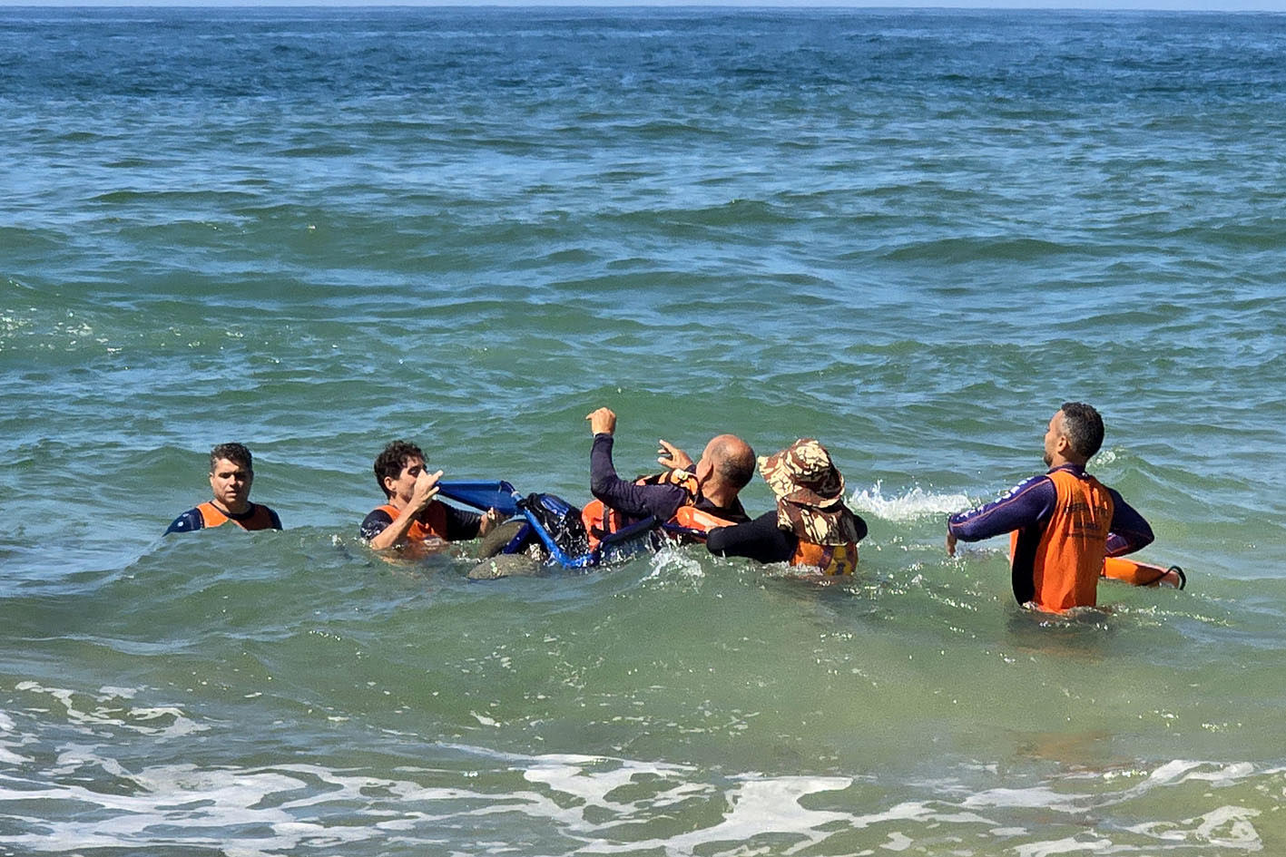 Projeto Verão para Todos promove inclusão e lazer na Praia dos Cavaleiros