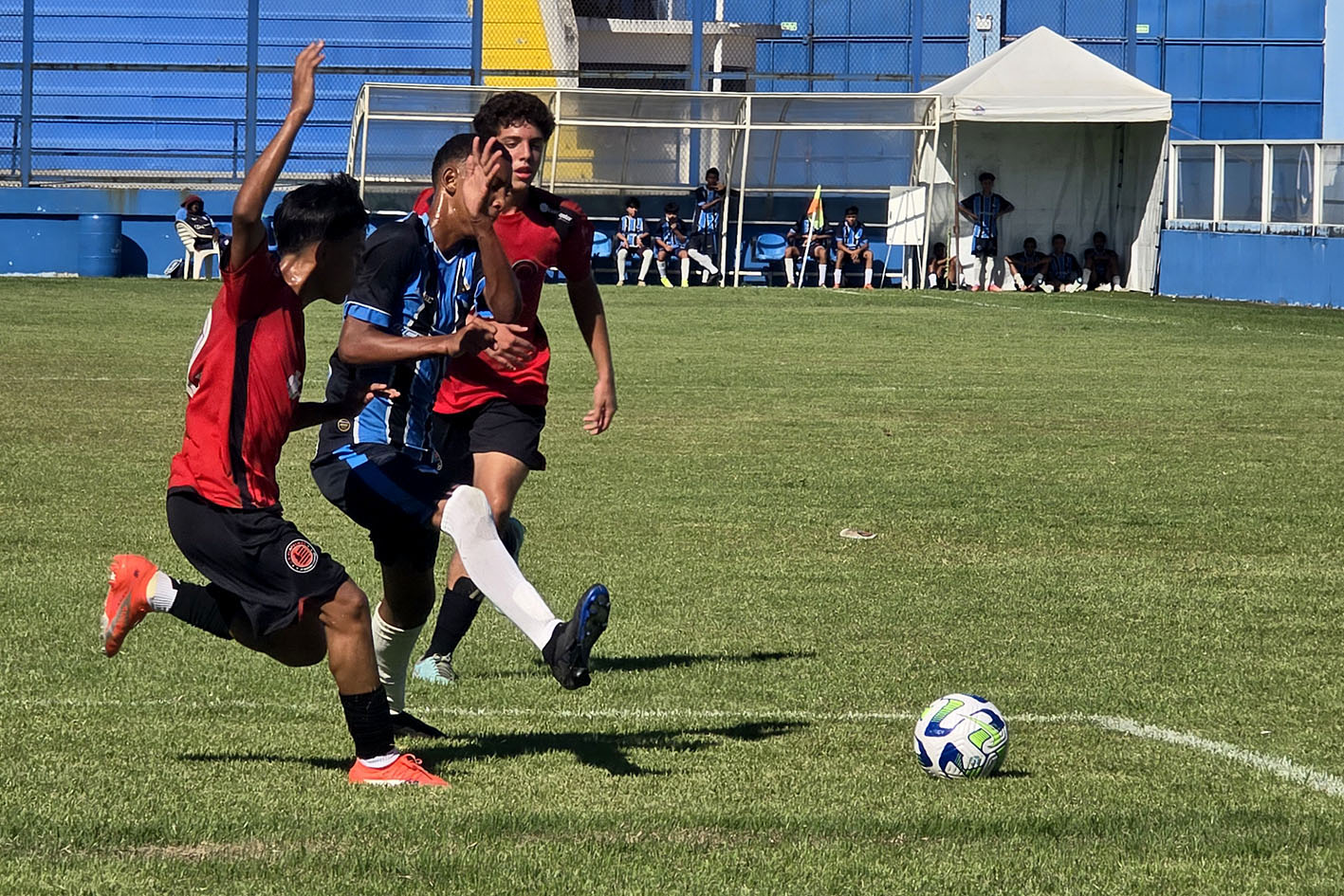 Domingo de bola rolando na Brasil Soccer Cup Sub-14 em Macaé