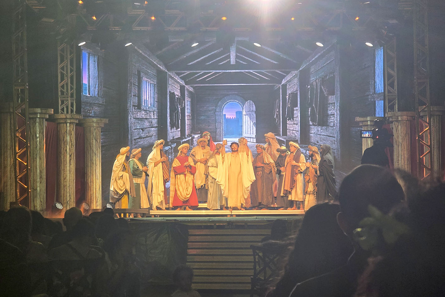 Culto e “Auto Paixão de Cristo – A Verdadeira Luz” emocionam público no Sábado de Aleluia