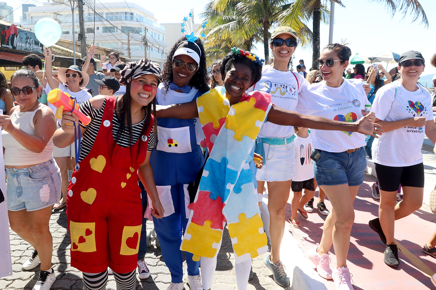 Com afeto e respeito, caminhada do autismo mobiliza Macaé