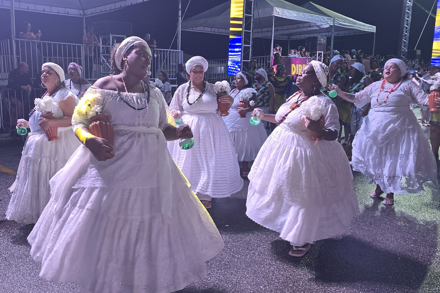 Desfile do Grupo Especial anima público no Carnaval da Alegria