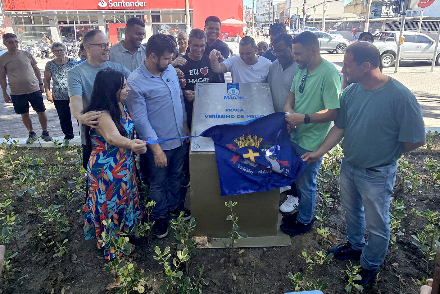 Praça Veríssimo de Mello é reinaugurada e ressurge como símbolo histórico, cultural e de convivência em Macaé