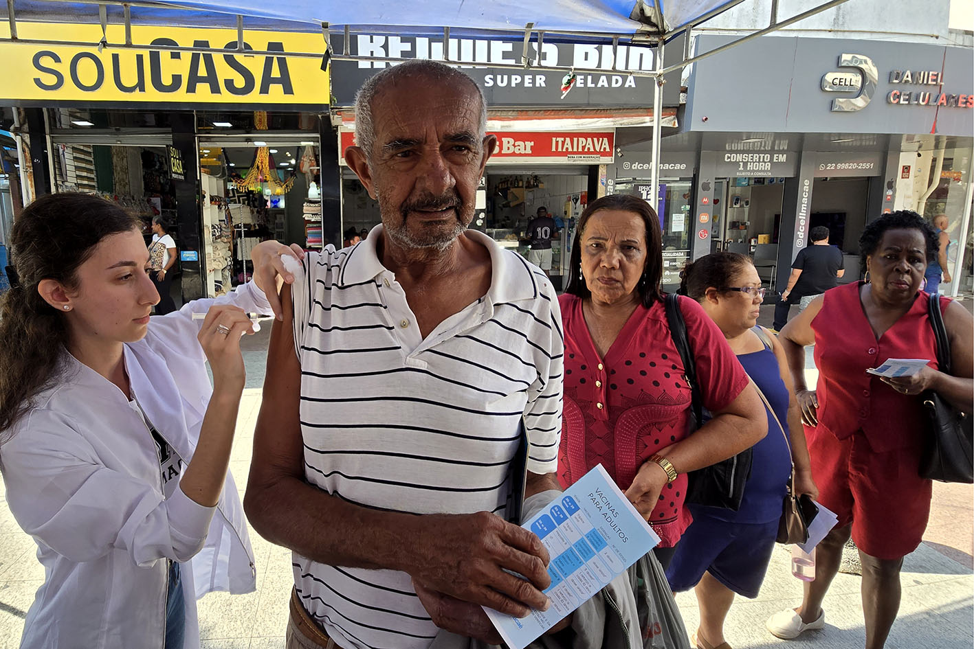 Vacinação no Calçadão reforça a Campanha contra a Influenza (gripe) em Macaé
