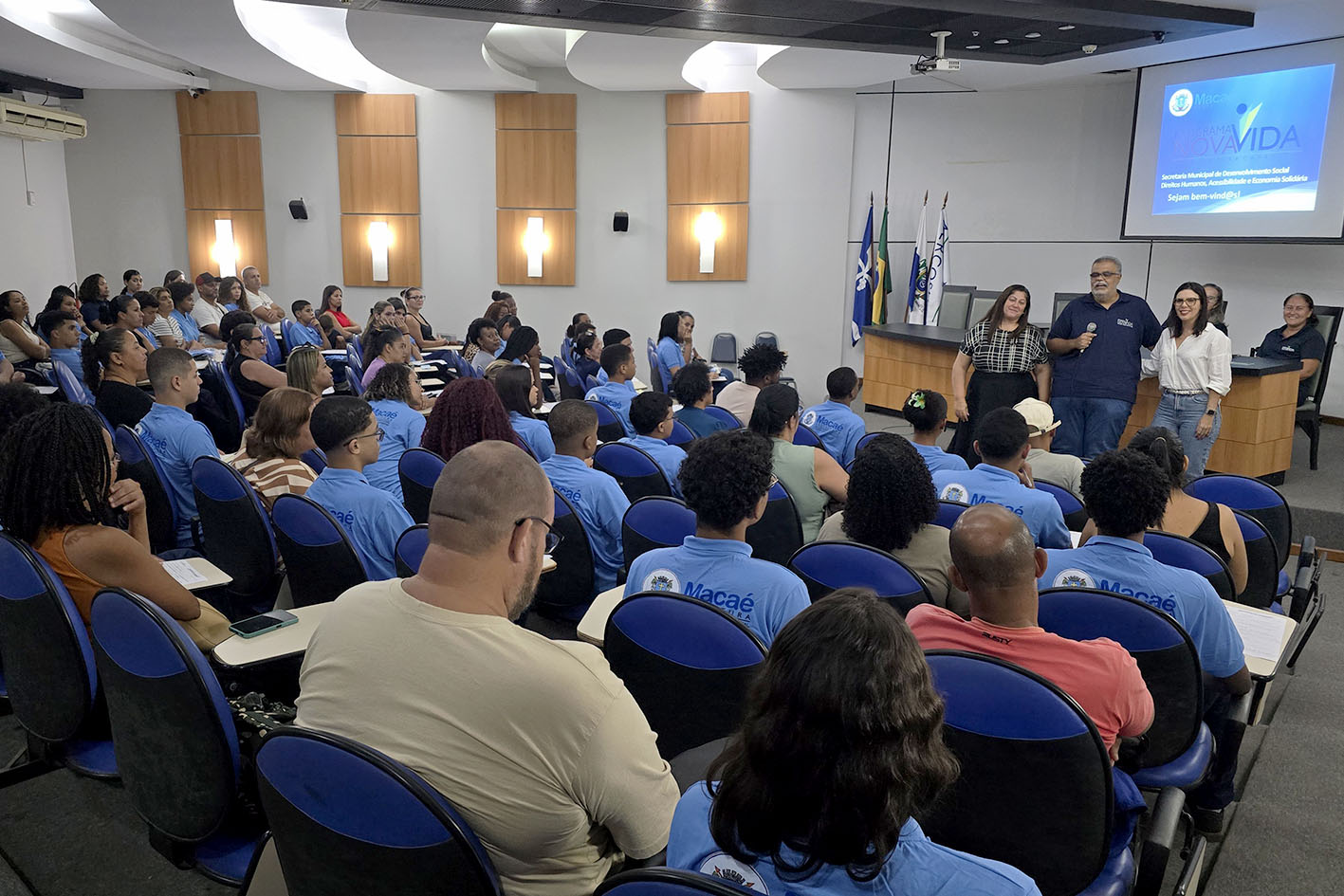 Participantes do programa Nova Vida recebem orientações no Paço Municipal antes do início das atividades
