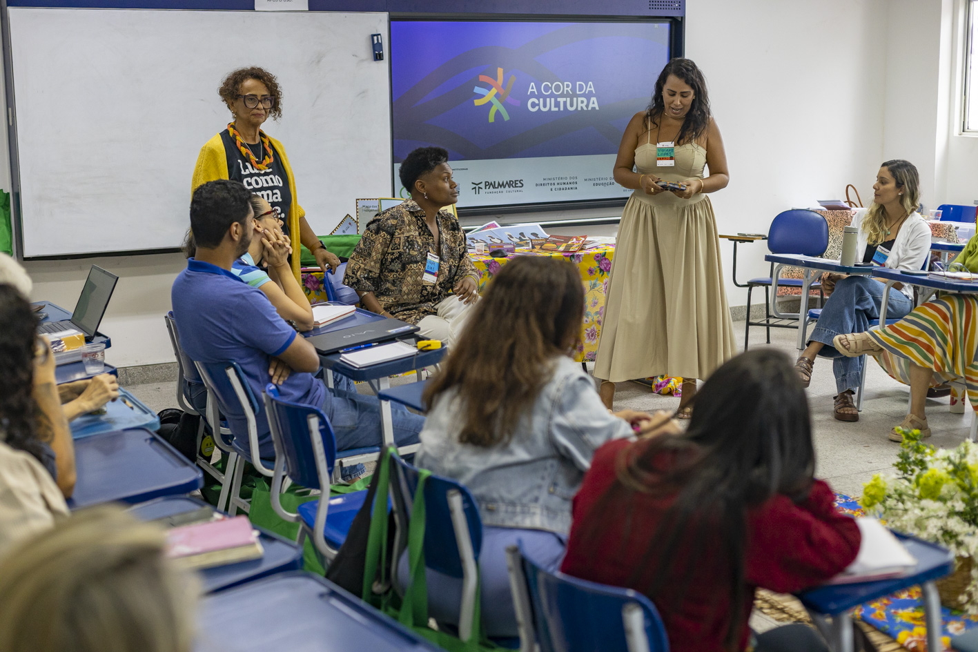 Educadores participam da formação antirracista 'A Cor da Cultura'