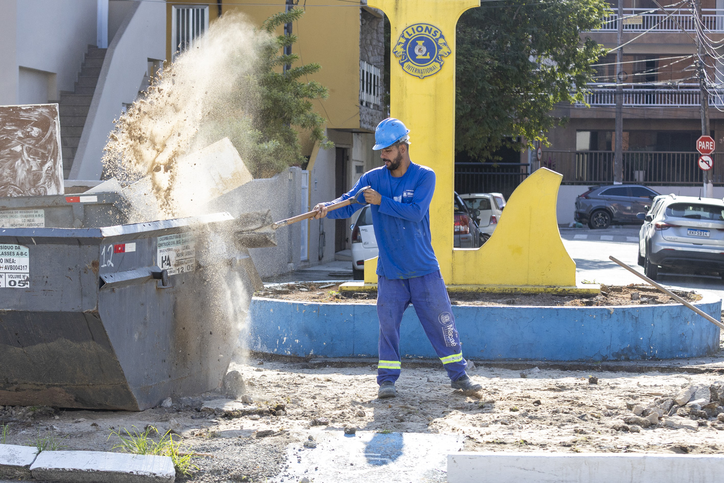 Obras de revitalização da Praça do L avançam em Imbetiba