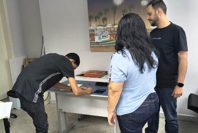 Secretaria de Pesca entrega carteiras de Pescador Profissional