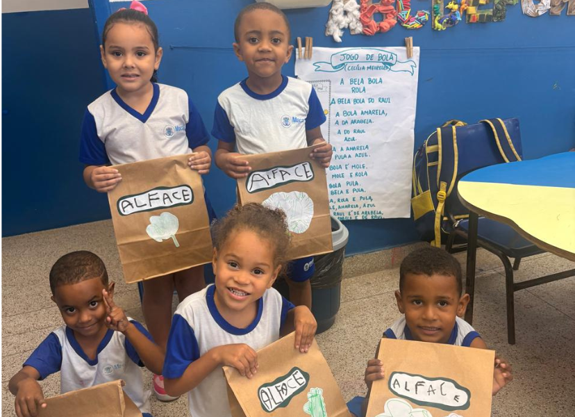 Projeto “Que Mato é Esse?” realiza colheita na EMEI Zélia de Souza Aguiar