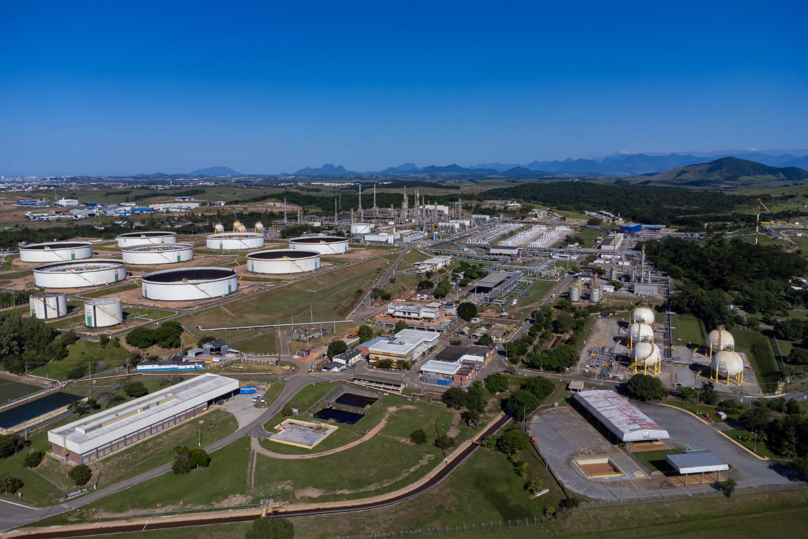 Macaé alcança 143,5 mil empregos formais e registra crescimento de 49,2% desde 2021