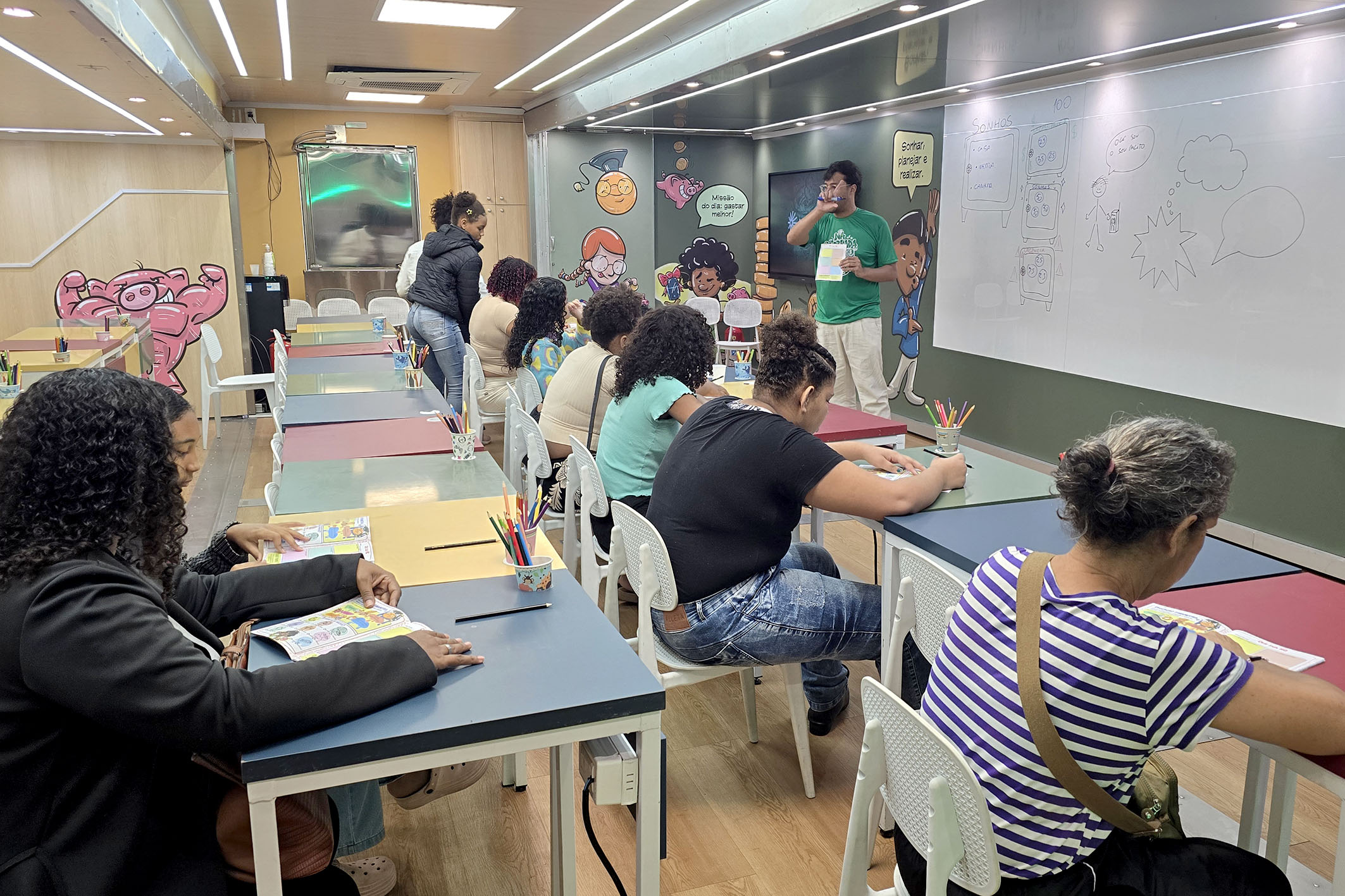 Macaé recebe projeto que leva educação financeira a crianças e adolescentes