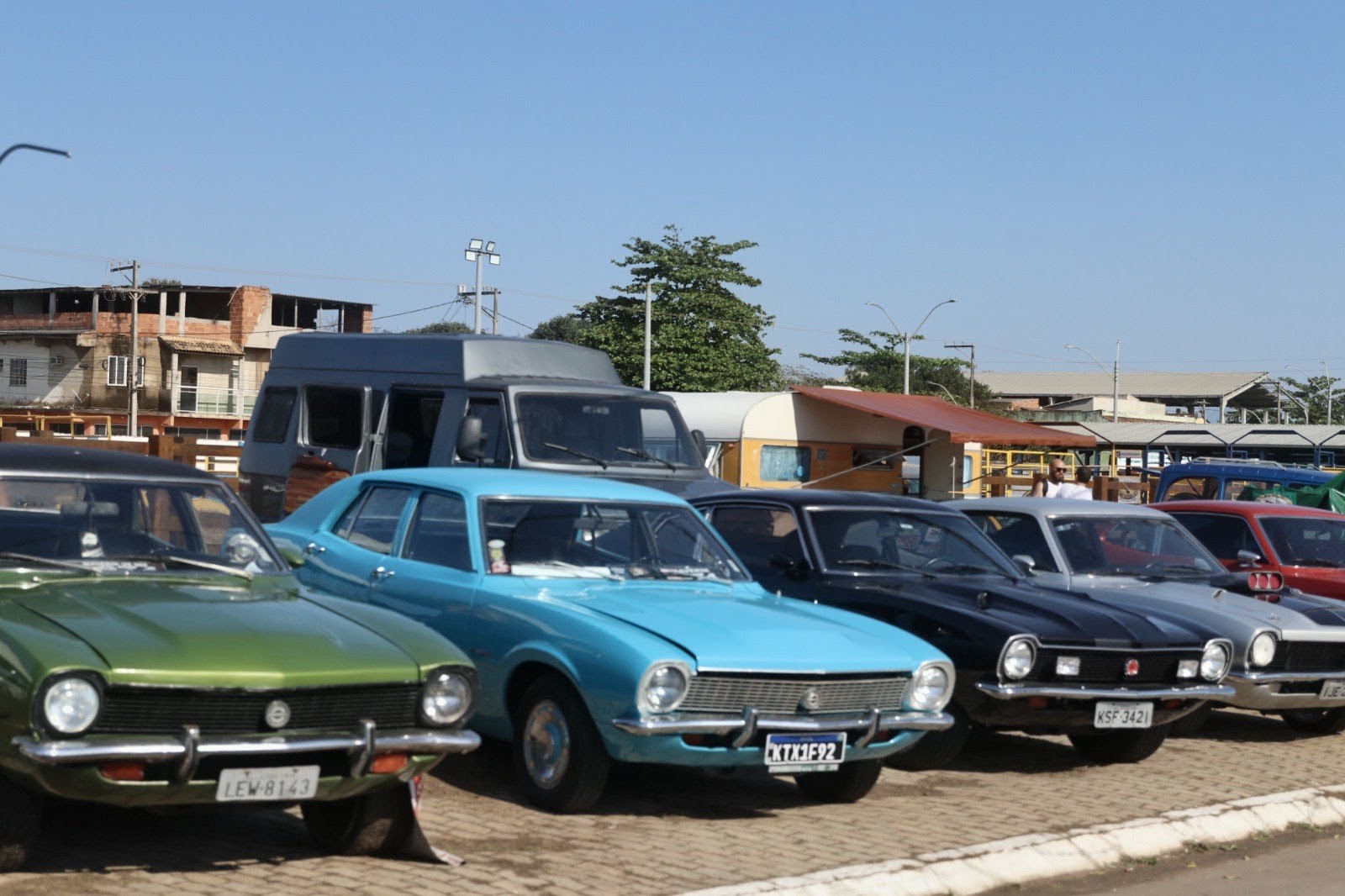 Parque de Exposições fica movimentado neste sábado com encontro de carros antigos em Macaé