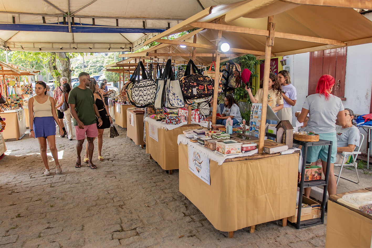 Feira Sustent’Arte reúne mais de 50 expositores e valoriza histórias de artesãos em Macaé